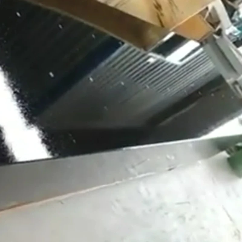 Isang 4 metro ang haba at 0.5 metro makapal na drilled insert granite platform ay naipadala