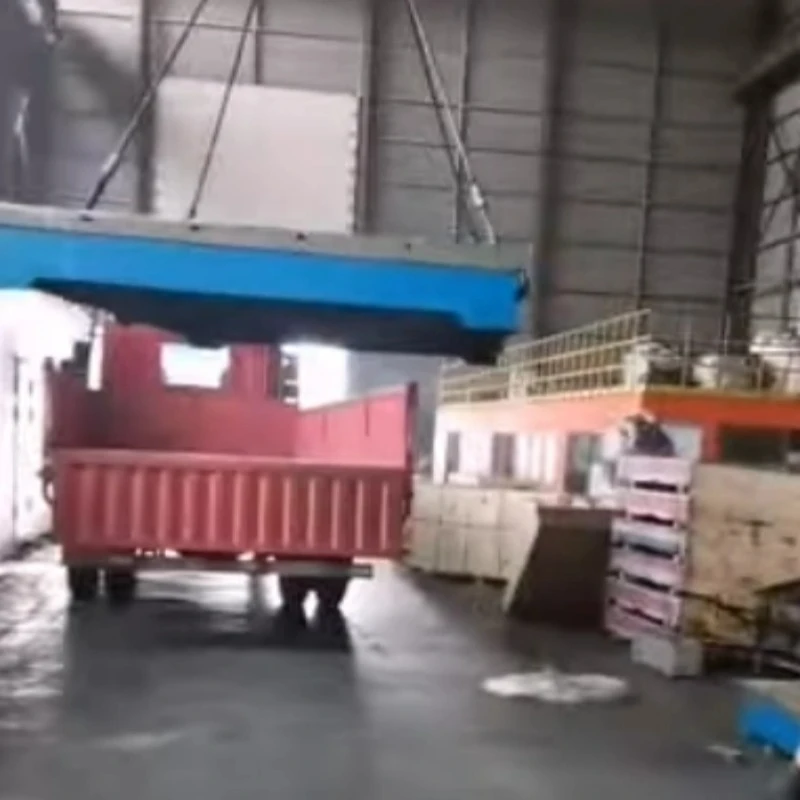 Ang platform ng inspeksyon ng cast iron ay na -load sa sasakyan para sa kargamento